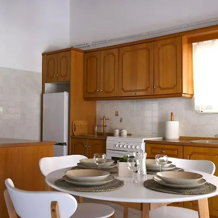 Βίλα η μονοκατοικία της χαράς. *