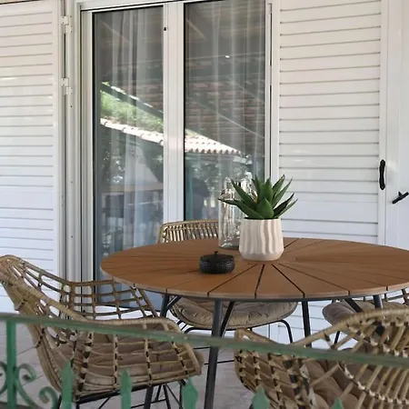 Villa η μονοκατοικία της χαράς. Kalamaki (Corinthia)
