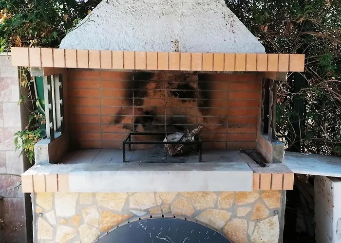 η μονοκατοικία της χαράς. *