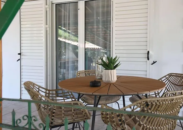 Villa η μονοκατοικία της χαράς. Kalamáki